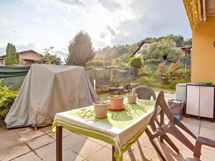Appartamento con 5 locali in vendita in Via Profaré, Laveno Mombello