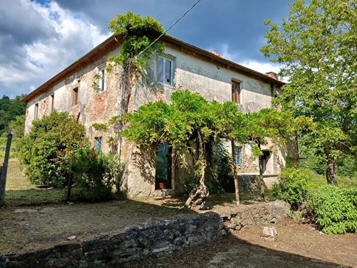 Casa con 8 locali in vendita in Via del Palagio in Colognole, Pontassieve