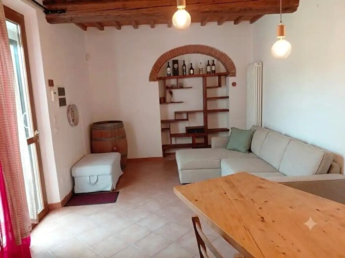 Casa bilocale in vendita in Cascina