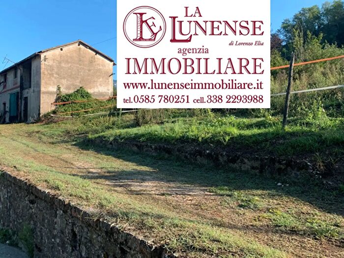 Casa con 7 locali in vendita in Carrara