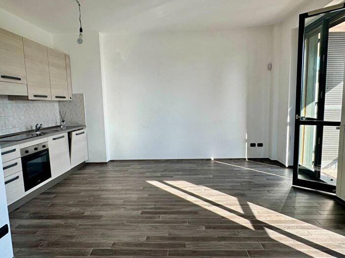 Appartamento trilocale in affitto in Viale Guglielmo Marconi, Centro, Tradate