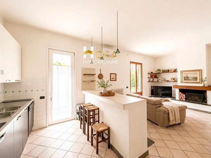 Casa con 8 locali in vendita in Via Bologna, Prato