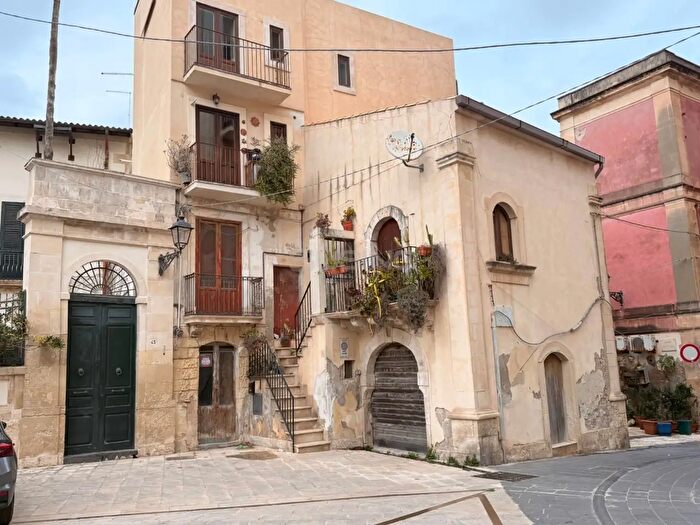 Appartamento monolocale in vendita in Via dei Mengulensi, Siracusa