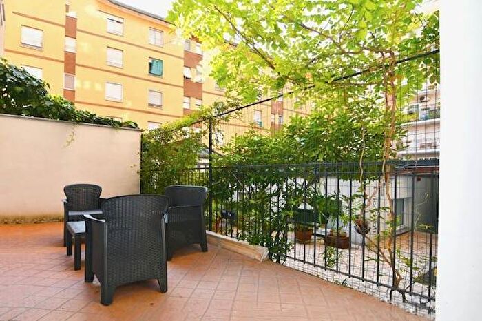 Appartamento trilocale in affitto in Via Tortona, Solari, Milano