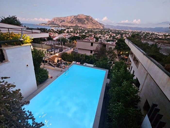 Casa con 6 locali in affitto in Via Tolomea, Mondello Valdesi, Palermo
