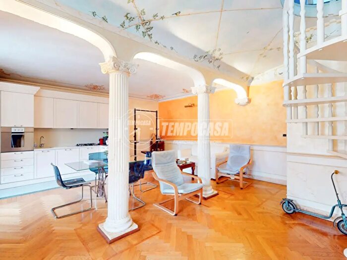 Appartamento trilocale in vendita in Via Massena, Torino