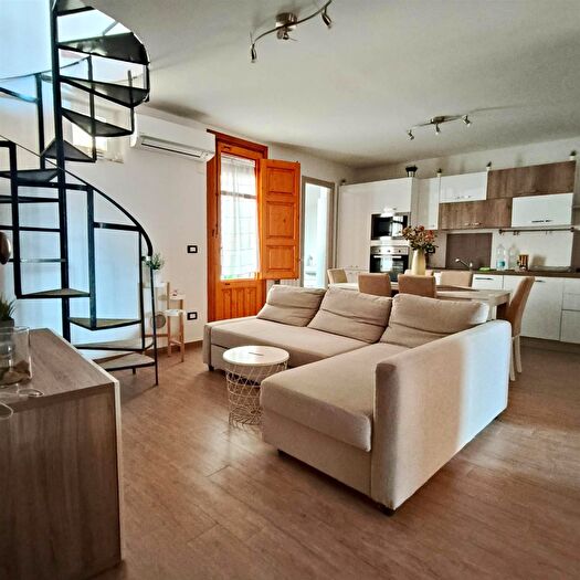 Casa quadrilocale in vendita in Via Chillei, Mascalucia