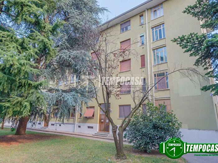 Appartamento quadrilocale in vendita in Via delle Forze Armate, Milano