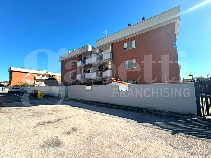 Appartamento trilocale in vendita in Via Sicilia, Ardea