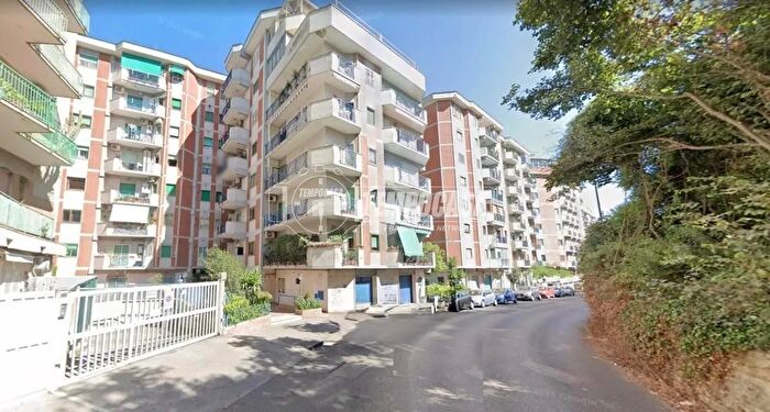 Appartamento con 5 locali in vendita in Via Gabriele Jannelli, Napoli