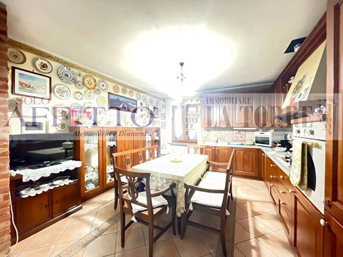 Casa con 7 locali in vendita in Strada della Cerca, Alessandria