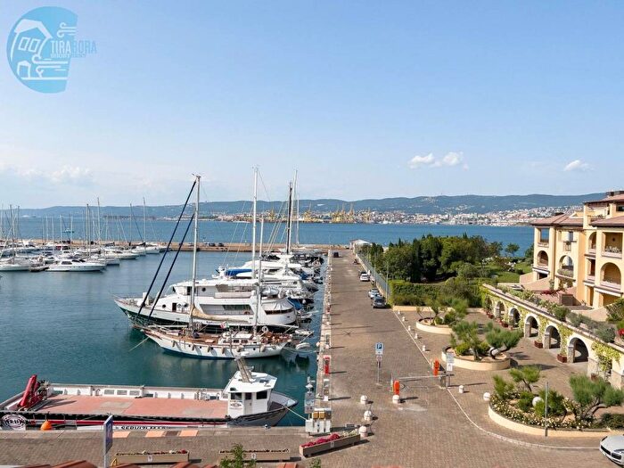 Casa trilocale in affitto in Strada per Lazzaretto, Centro, Muggia