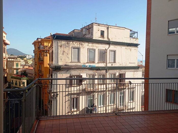 Appartamento trilocale in affitto in Via del Parco Regina Margherita, Piazza Amedeo Parco Margherita, Napoli