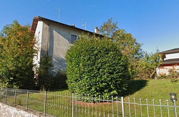 Appartamento quadrilocale in vendita in Via Monte Grappa, Selvino