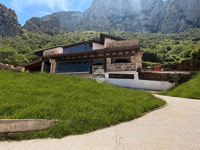 Casa con 10 locali in vendita in Contrada San Giovanni, Cinisi