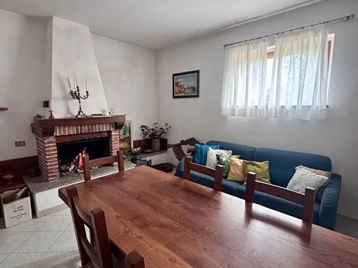 Casa con 8 locali in vendita in Arezzo