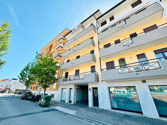 Appartamento con 5 locali in vendita in Gorizia Via Manzoni, Gorizia