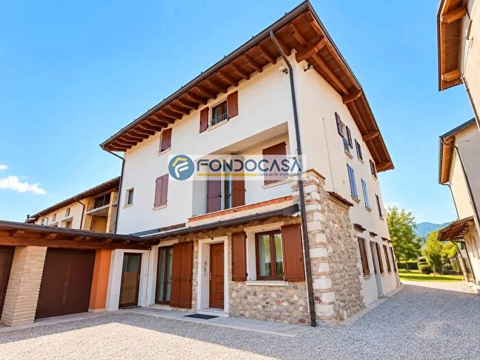 Appartamento con 5 locali in vendita in Via delle Cascine, Nuvolera
