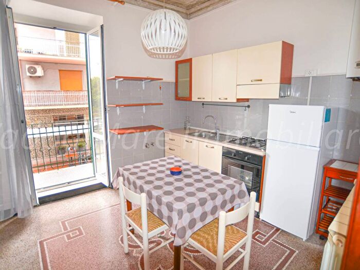 Appartamento trilocale in affitto in Via Madonnetta, Vado Centro, Vado Ligure