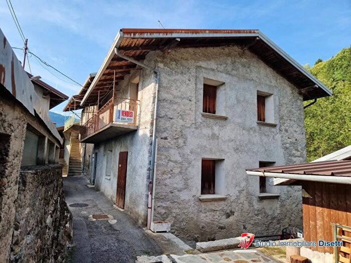 Casa con 7 locali in vendita in Via SantAntonio, Malonno