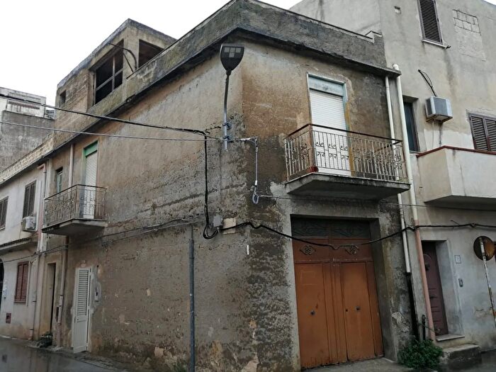 Casa con 7 locali in vendita in Castelvetrano