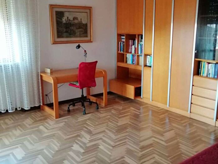 Appartamento trilocale in affitto in Via Ischia, Centro, Malnate