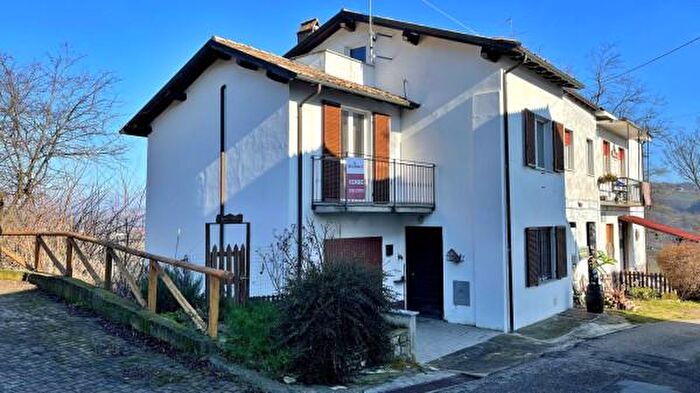 Casa trilocale in vendita in Frazione Canevino, Colli Verdi