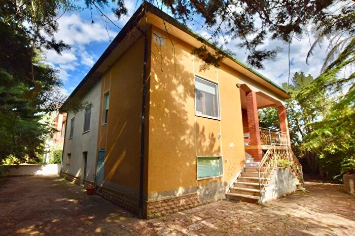 Casa con 5 locali in vendita in Suvereto Livorno, Suvereto