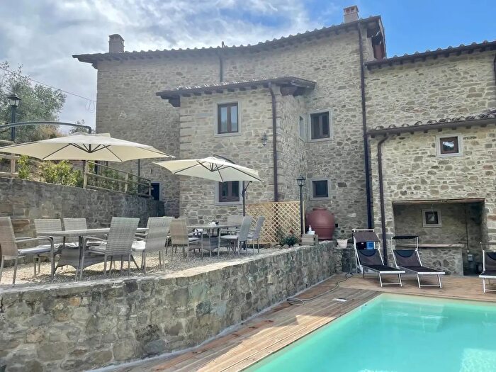 Casa con 9 locali in vendita in Via di Caselli, Reggello