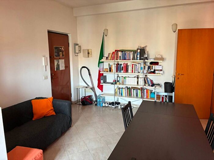 Appartamento trilocale in affitto in Via Adolfo Wildt, Casoretto, Milano