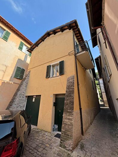 Casa trilocale in vendita in San Severino Marche