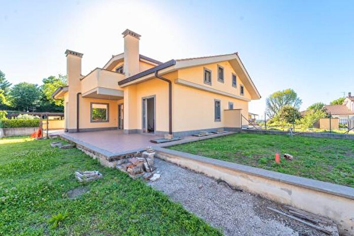 Casa con 6 locali in vendita in Via delle Ortensie, Rocca Di Papa