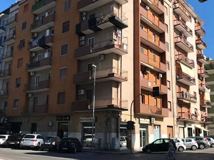 Appartamento trilocale in affitto in via dante, Tre Carrare, Taranto