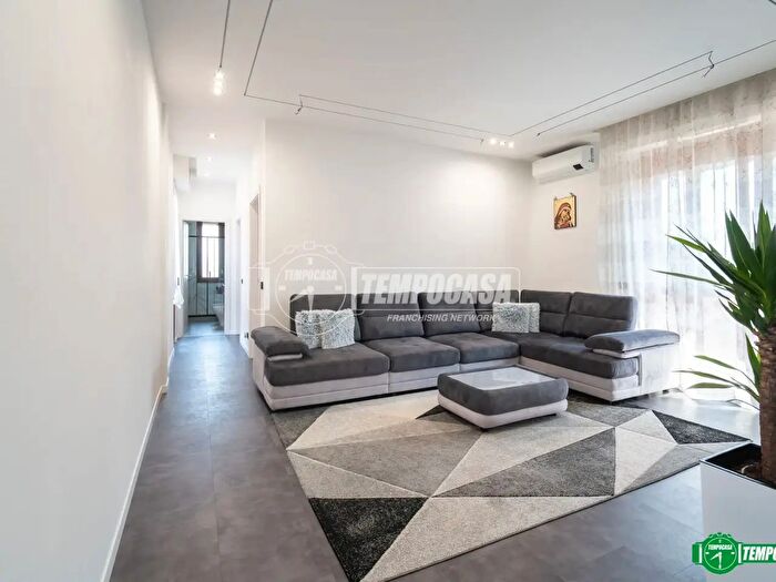 Appartamento trilocale in vendita in Via Prealpi, Nova Milanese