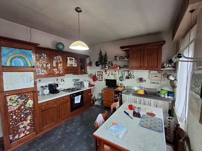 Casa con 10 locali in vendita in Via Uffogliano, Novafeltria