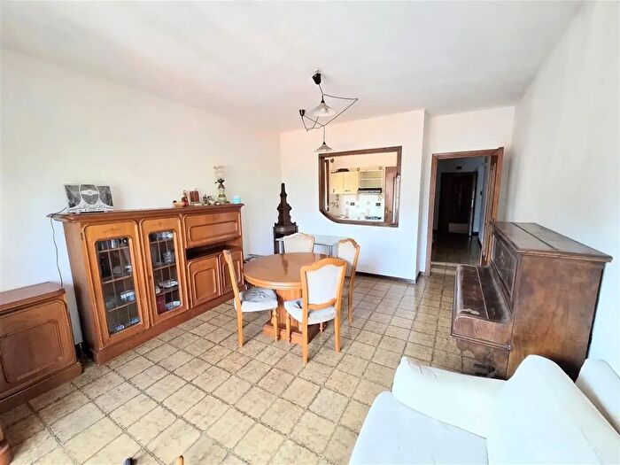 Appartamento con 5 locali in vendita in Massa