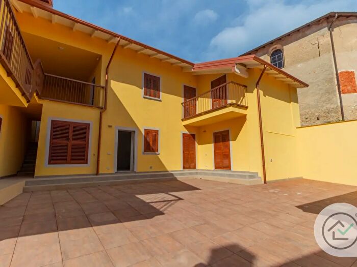 Appartamento trilocale in vendita in Via Lago, Besozzo