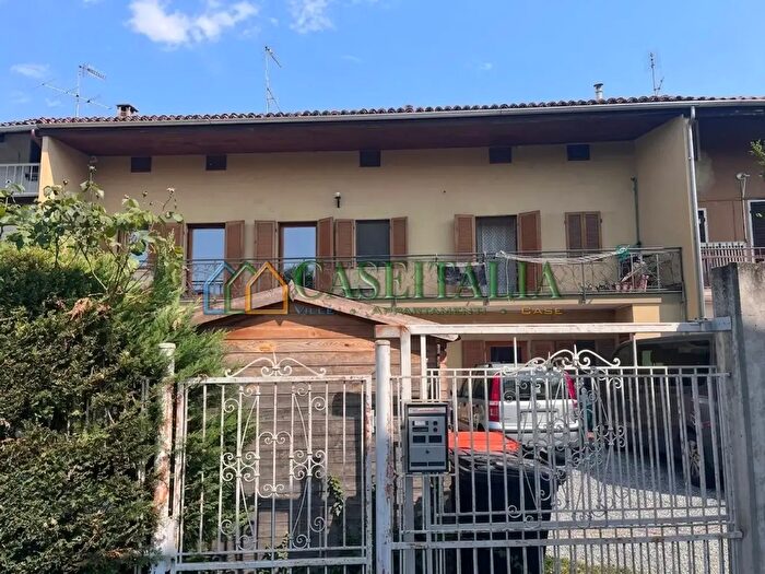 Casa con 9 locali in vendita in Ivrea
