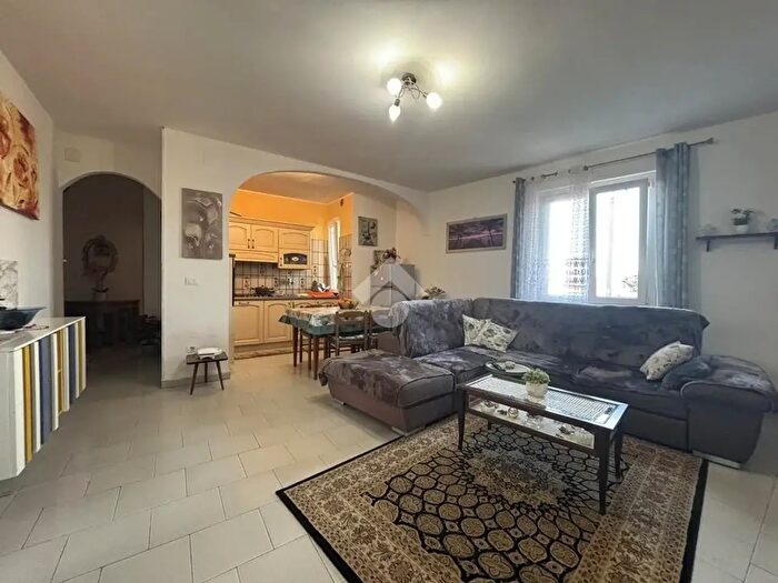 Appartamento con 5 locali in vendita in Via Cristoforo Colombo, Pineto
