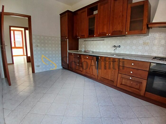 Appartamento quadrilocale in affitto in Via delle Panche, Firenze