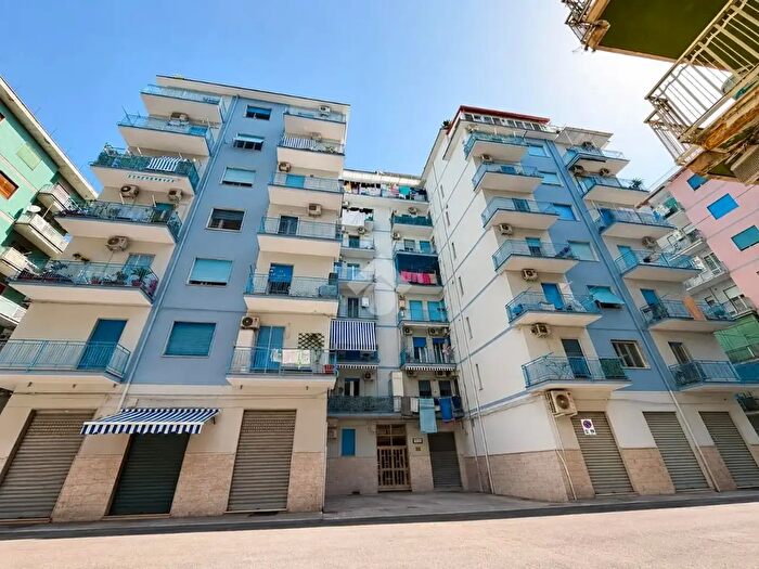Appartamento trilocale in vendita in Via Rocco Galdieri, Salerno