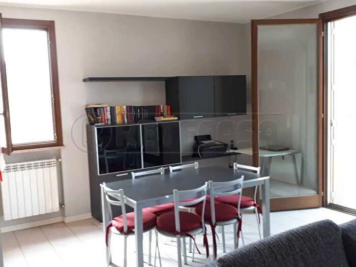 Appartamento trilocale in vendita in Via Pomello, Castelvetro Piacentino