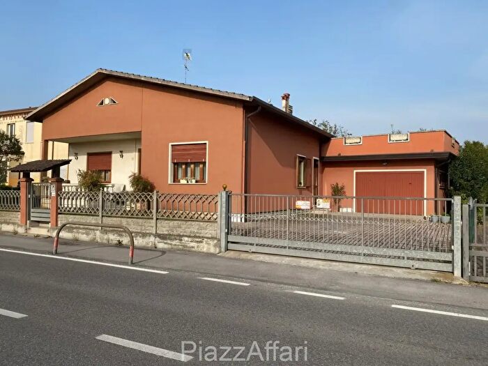 Casa trilocale in vendita in Via Giugno, Legnaro
