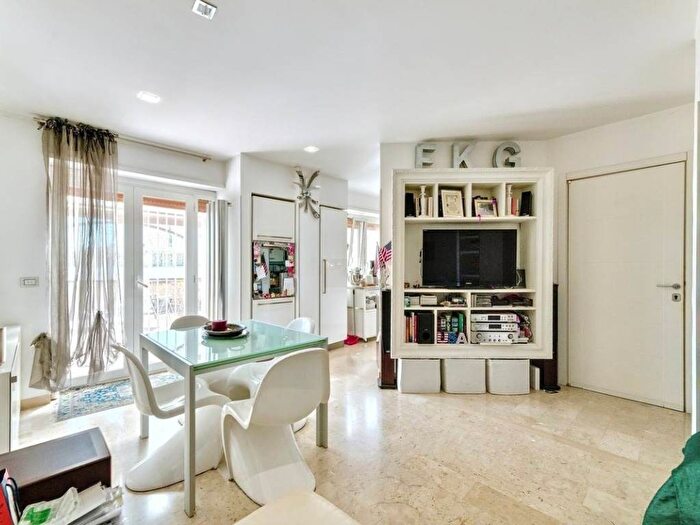 Appartamento con 5 locali in affitto in Via Filippo Vassalli, Aurelio Val Cannuta, Roma