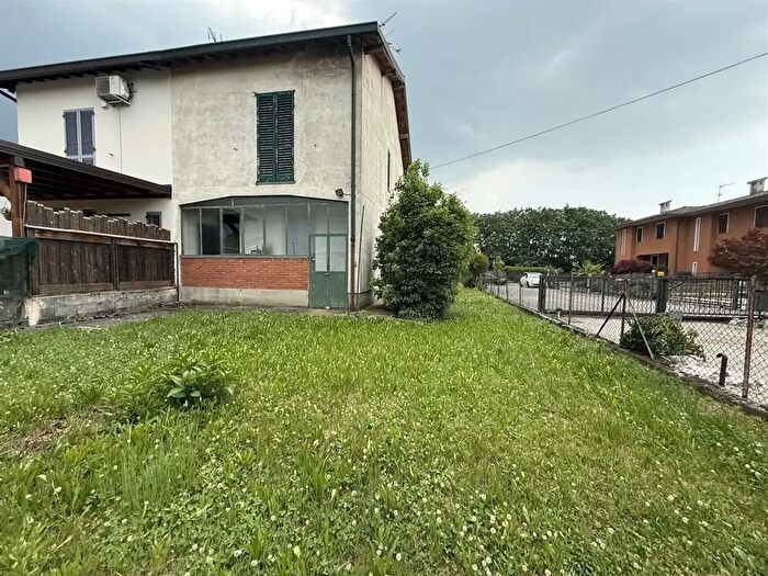 Case in Vendita e in Affitto - 2