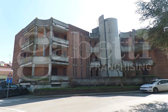 Appartamento quadrilocale in vendita in Via della Libertà, Bondeno