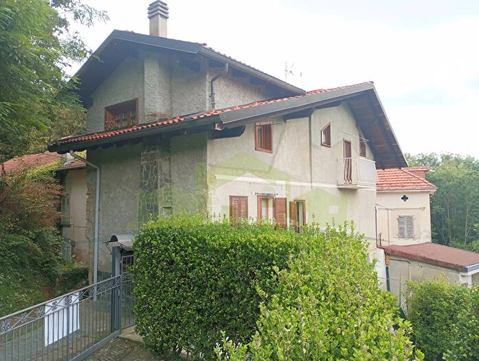 Casa con 8 locali in vendita in Oro di Breia, Cellio con Breia