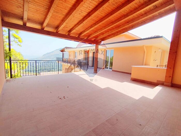 Casa trilocale in vendita in Via Michelangelo, Torretta