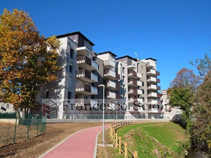 Appartamento con 5 locali in vendita in Via Alessandro Volta, Saronno