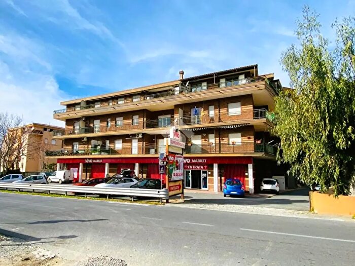 Appartamento trilocale in vendita in Via Piantana, Acquappesa